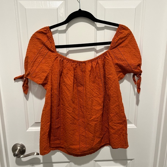 Universal Thread Crop Top Size M - Picture 2 of 3